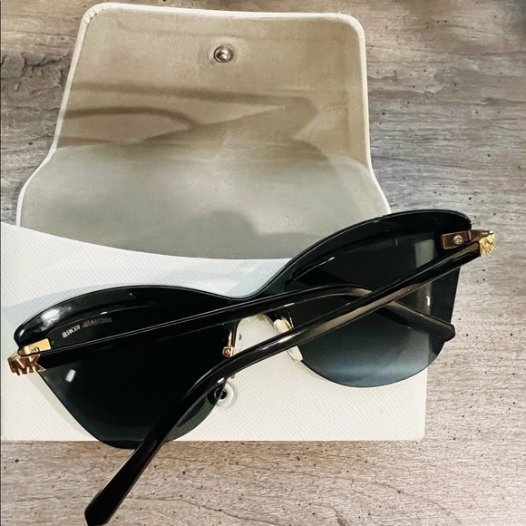 Michael Kors  Great  condition Sunglasses and case - Picture 2 of 5